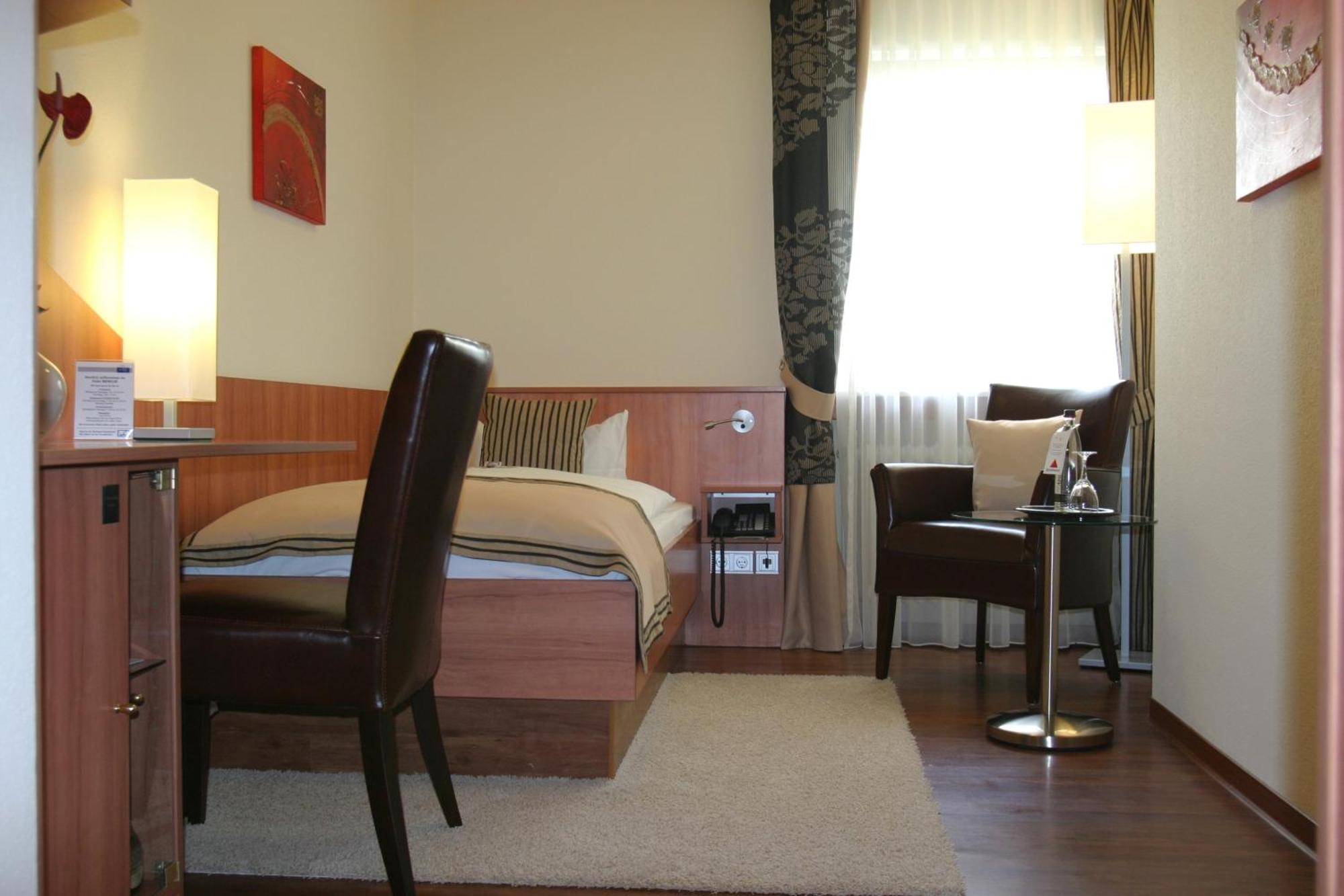 Hotel Merkur Баден-Баден Номер фото